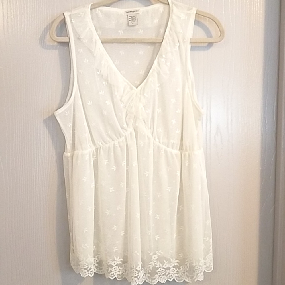 NEW Banana Republic brand ladies  XL - Sheer blouse / Embroidered Blouse